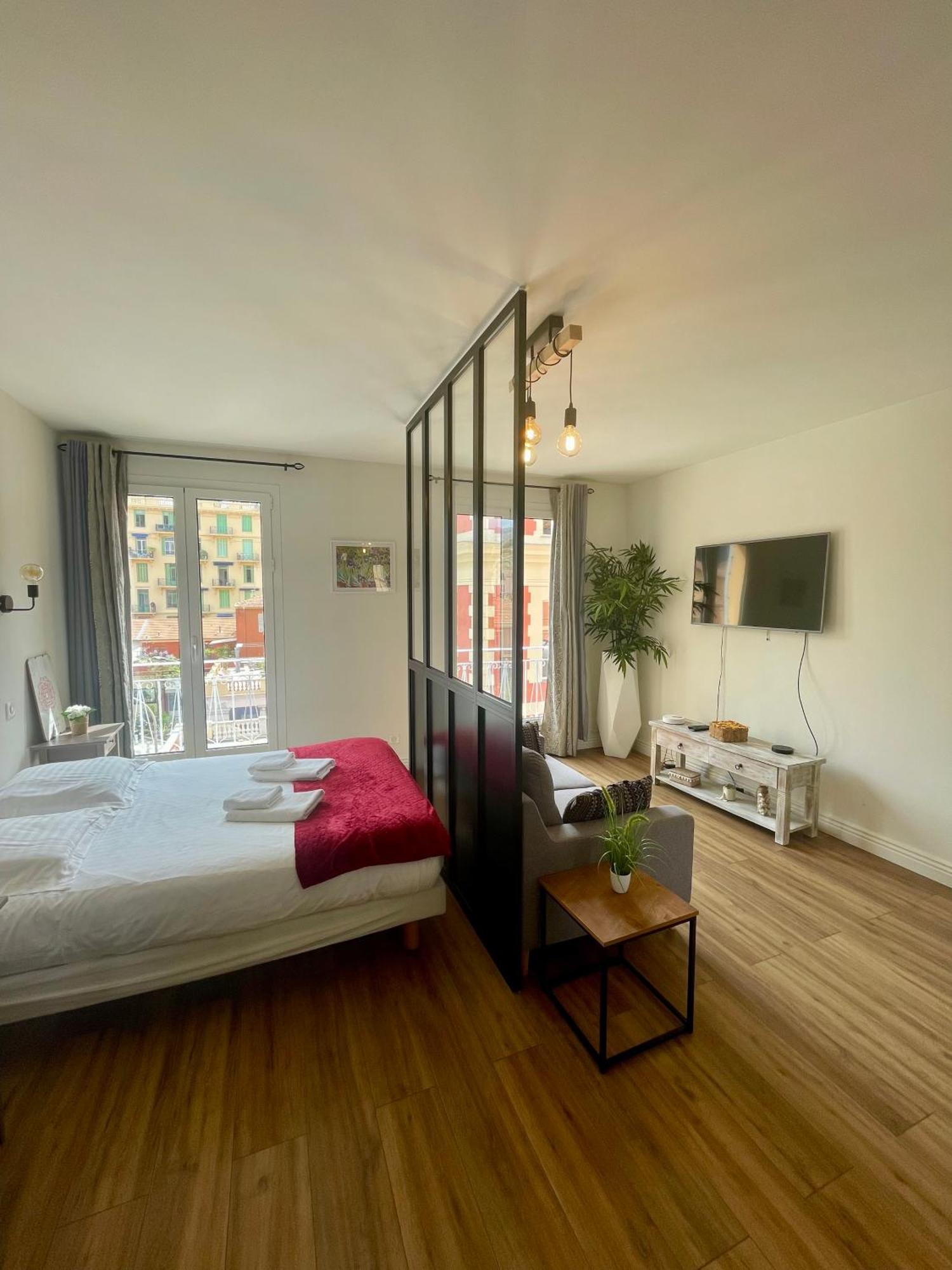 Le Verlaine, Studio En Centre Ville A Deux Minutes Des Plages Μεντόν Εξωτερικό φωτογραφία